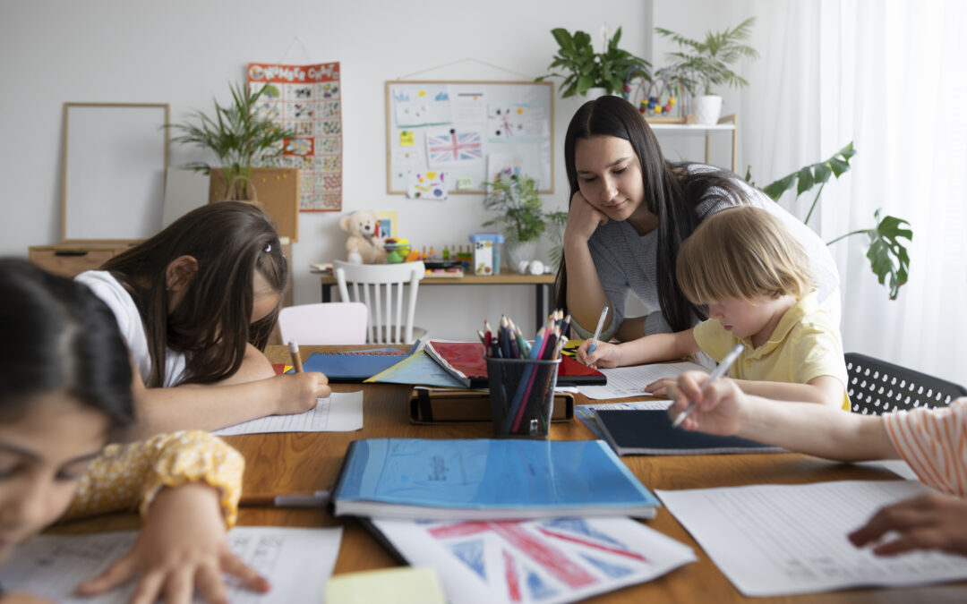 Comment enseigner l&rsquo;anglais aux enfants : conseils et stratégies 