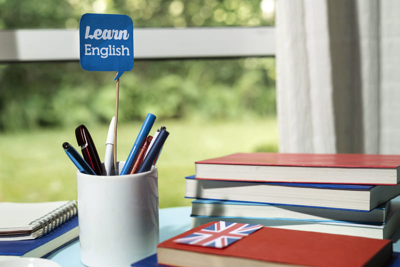 Comment structurer une phrase en anglais : guide pour débutants